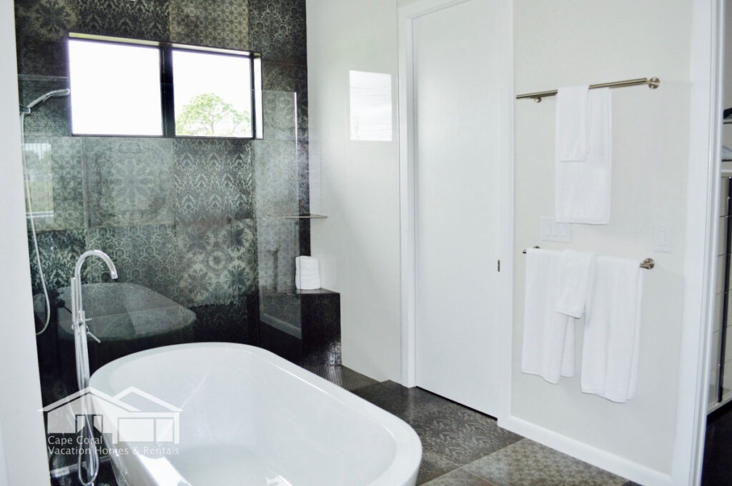 Villa Sunny Place Master Bathroom Bathtub Shower Cape Coral Florida